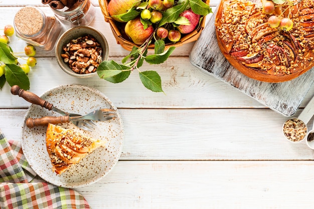 Stół z domowym jedzeniem